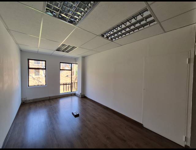 182M² OFFICE TO LET IN KRAMERVILLE